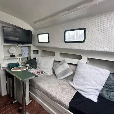 Book Ing C Est Apartament *